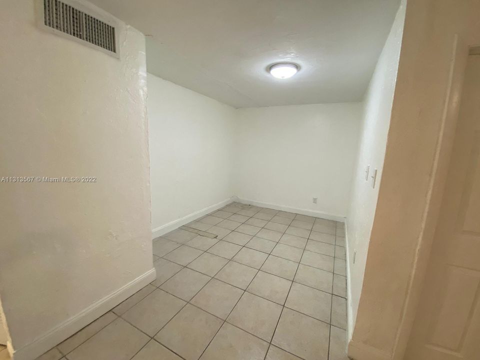 Recently Rented: $1,995 (2 beds, 1 baths, 920 Square Feet)