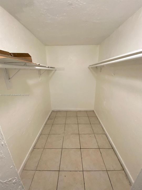 Recently Rented: $1,995 (2 beds, 1 baths, 920 Square Feet)