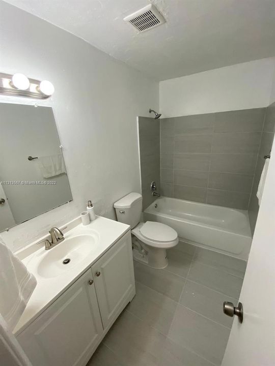 Recently Rented: $1,995 (2 beds, 1 baths, 920 Square Feet)