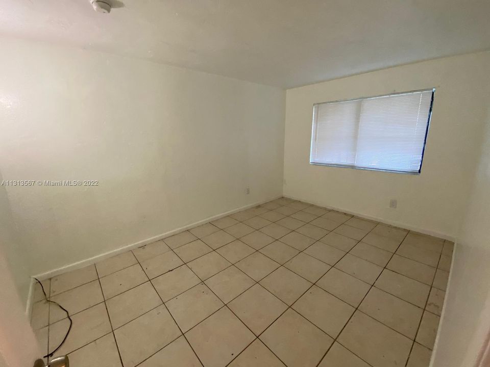 Recently Rented: $1,995 (2 beds, 1 baths, 920 Square Feet)