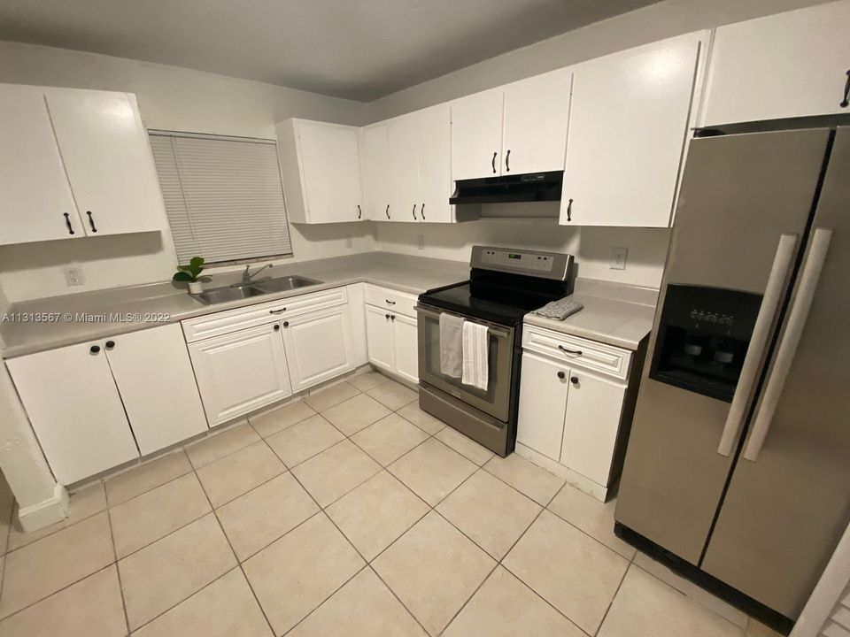 Recently Rented: $1,995 (2 beds, 1 baths, 920 Square Feet)