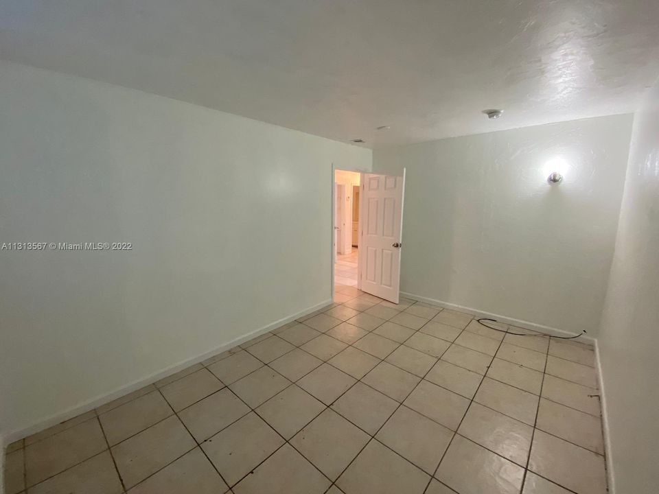 Recently Rented: $1,995 (2 beds, 1 baths, 920 Square Feet)