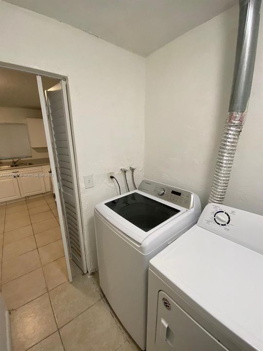 Recently Rented: $1,995 (2 beds, 1 baths, 920 Square Feet)