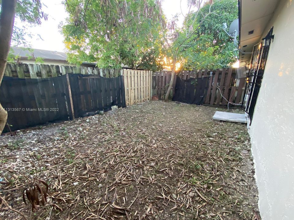 Recently Rented: $1,995 (2 beds, 1 baths, 920 Square Feet)