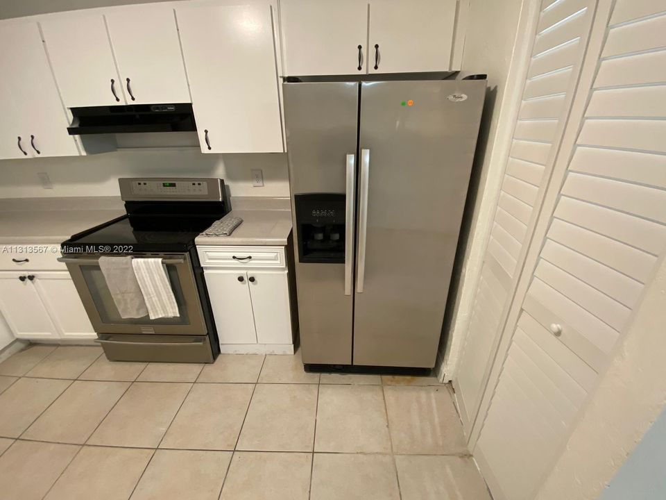 Recently Rented: $1,995 (2 beds, 1 baths, 920 Square Feet)