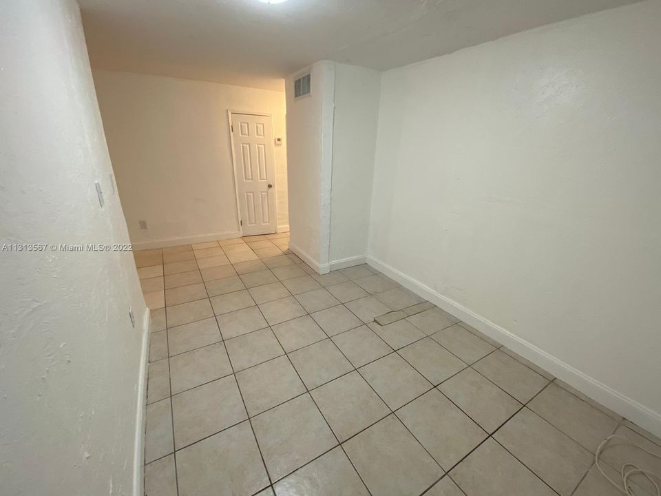 Recently Rented: $1,995 (2 beds, 1 baths, 920 Square Feet)