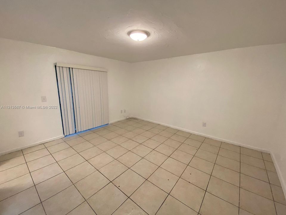 Recently Rented: $1,995 (2 beds, 1 baths, 920 Square Feet)