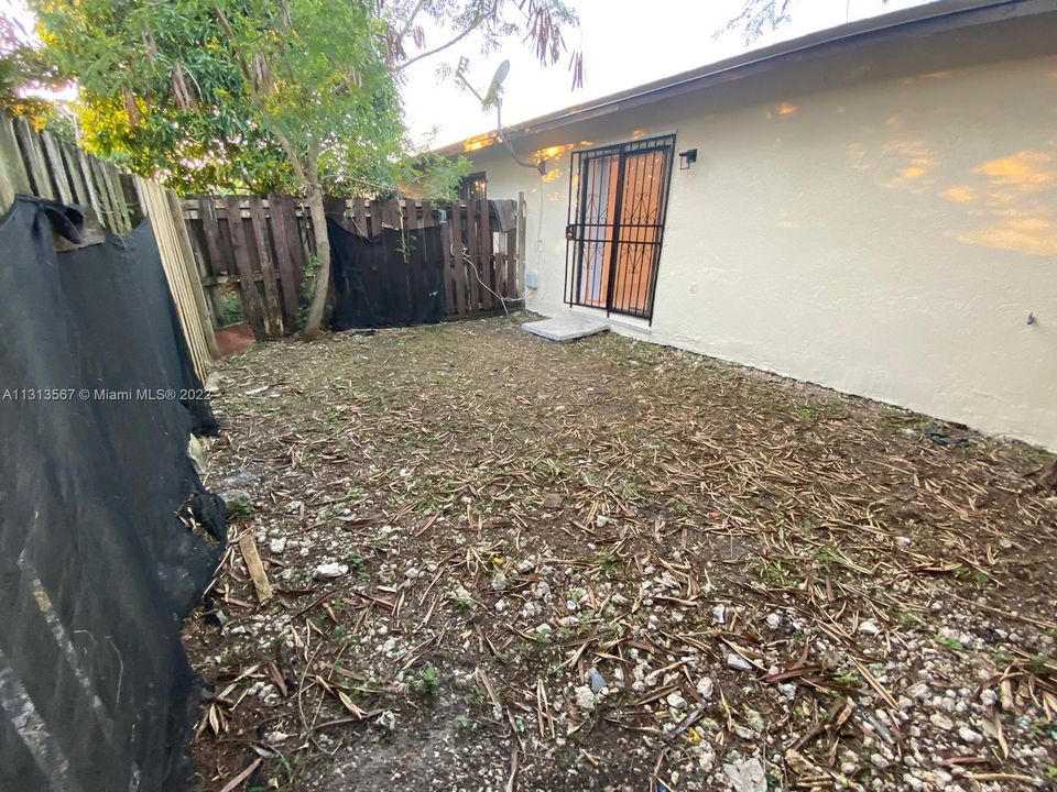 Recently Rented: $1,995 (2 beds, 1 baths, 920 Square Feet)