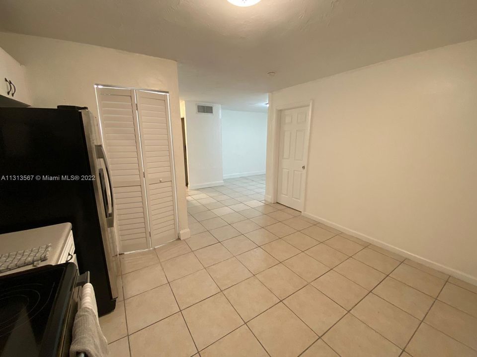 Recently Rented: $1,995 (2 beds, 1 baths, 920 Square Feet)