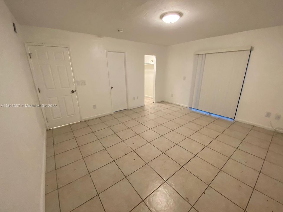 Recently Rented: $1,995 (2 beds, 1 baths, 920 Square Feet)
