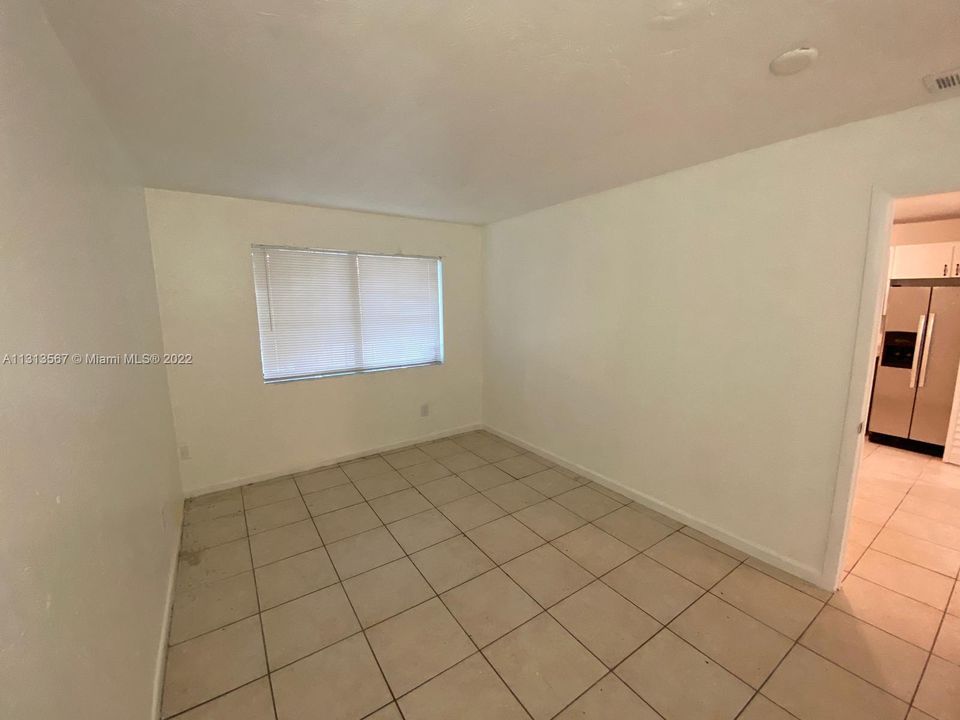 Recently Rented: $1,995 (2 beds, 1 baths, 920 Square Feet)