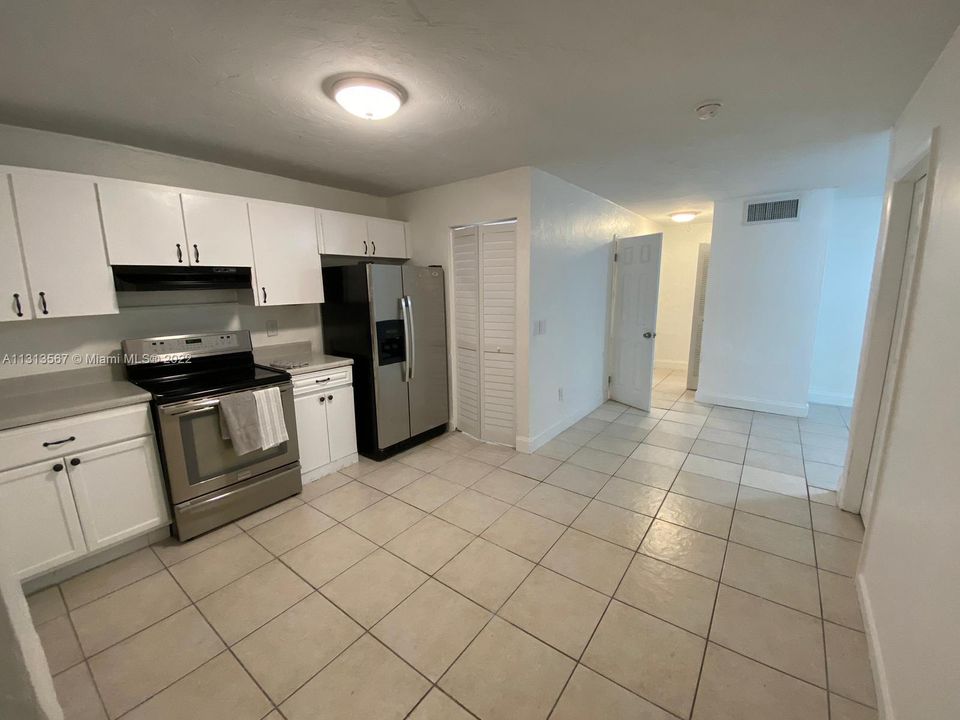 Recently Rented: $1,995 (2 beds, 1 baths, 920 Square Feet)