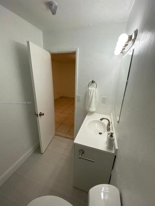 Recently Rented: $1,995 (2 beds, 1 baths, 920 Square Feet)