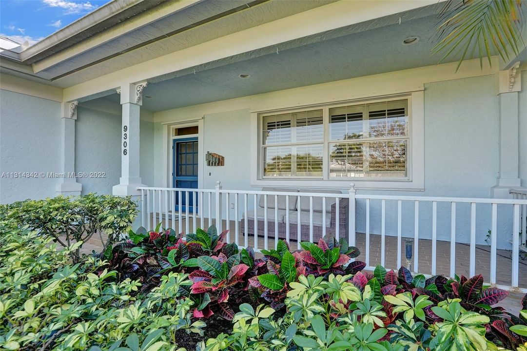 Recently Sold: $750,000 (3 beds, 2 baths, 1967 Square Feet)