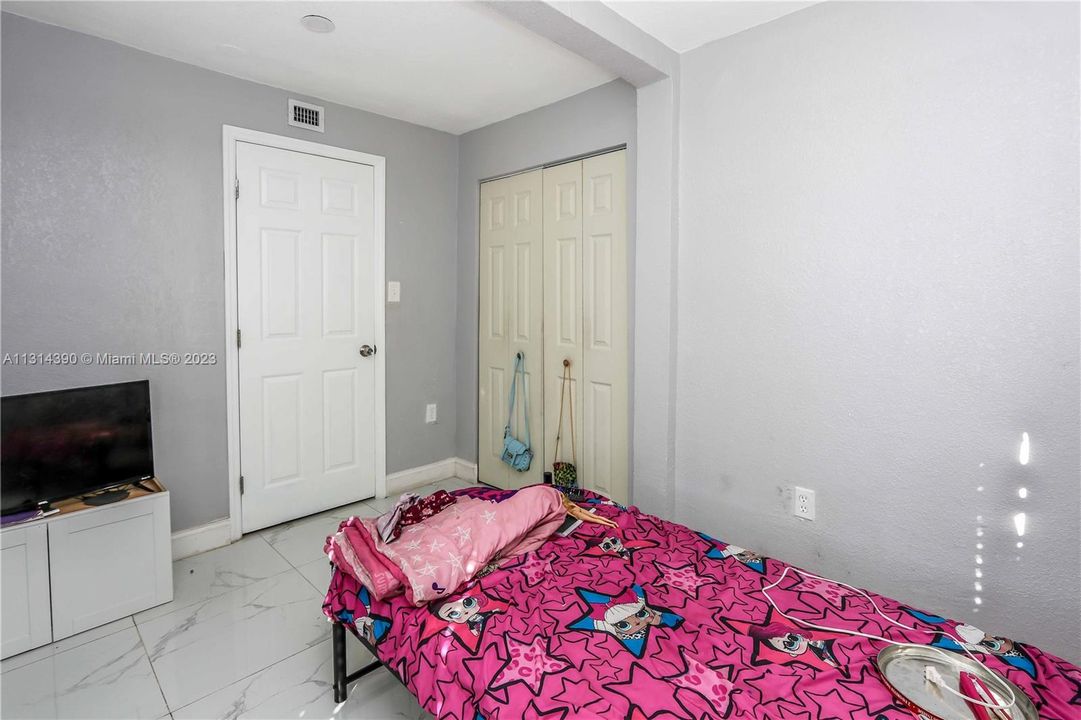 Недавно продано: $399,999 (0 спален, 0 ванн, 1932 Квадратных фут)