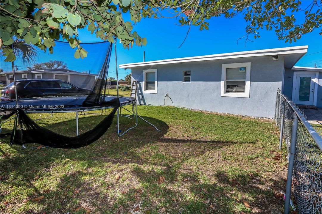 Недавно продано: $399,999 (0 спален, 0 ванн, 1932 Квадратных фут)