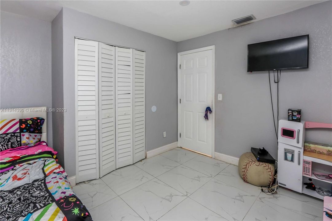 Недавно продано: $399,999 (0 спален, 0 ванн, 1932 Квадратных фут)