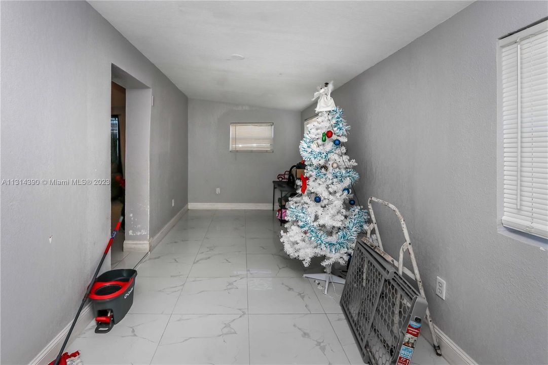 Недавно продано: $399,999 (0 спален, 0 ванн, 1932 Квадратных фут)