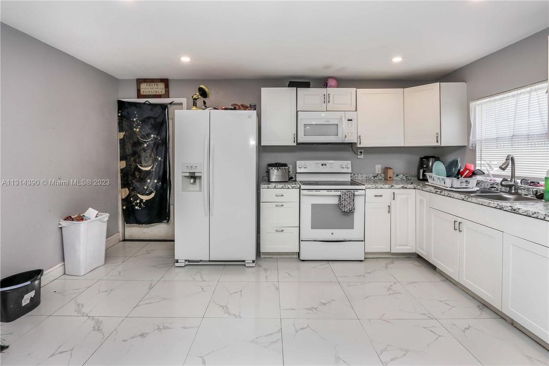 Недавно продано: $399,999 (0 спален, 0 ванн, 1932 Квадратных фут)