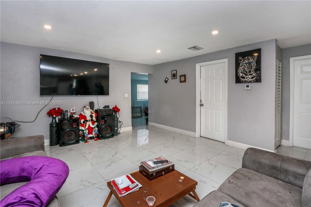 Недавно продано: $399,999 (0 спален, 0 ванн, 1932 Квадратных фут)