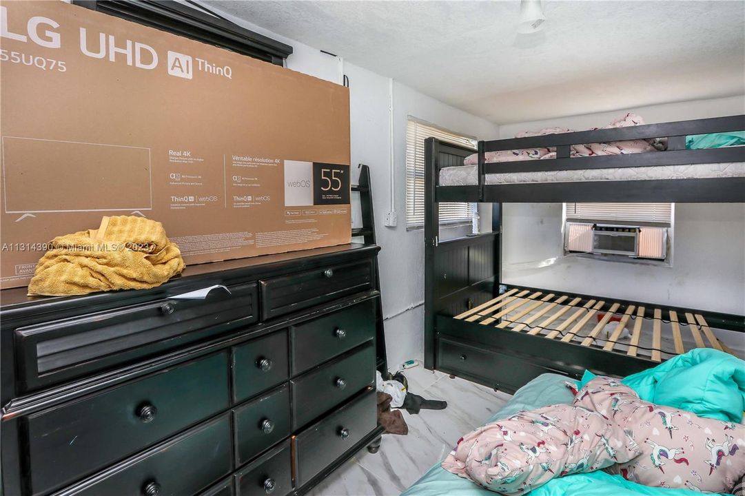 Недавно продано: $399,999 (0 спален, 0 ванн, 1932 Квадратных фут)