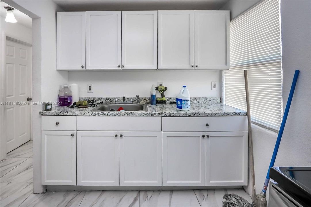 Недавно продано: $399,999 (0 спален, 0 ванн, 1932 Квадратных фут)