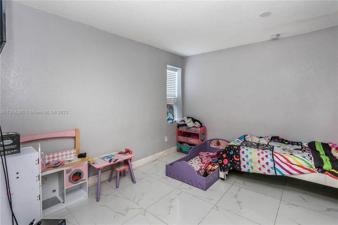 Недавно продано: $399,999 (0 спален, 0 ванн, 1932 Квадратных фут)