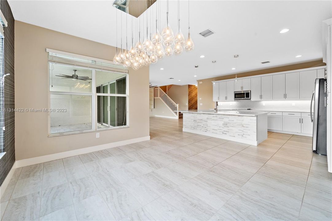 Dining area to kitchen