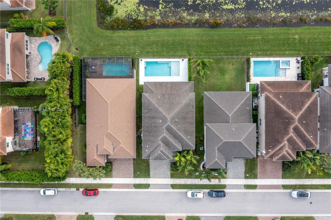 Roof top view with pool