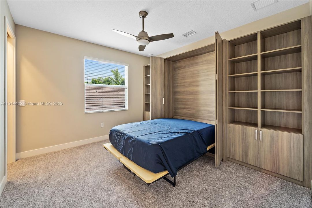 secondary bedroom with Murphy bed - double bed