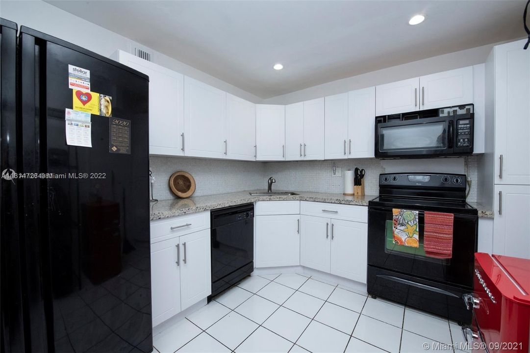 Recently Sold: $305,000 (2 beds, 2 baths, 1058 Square Feet)