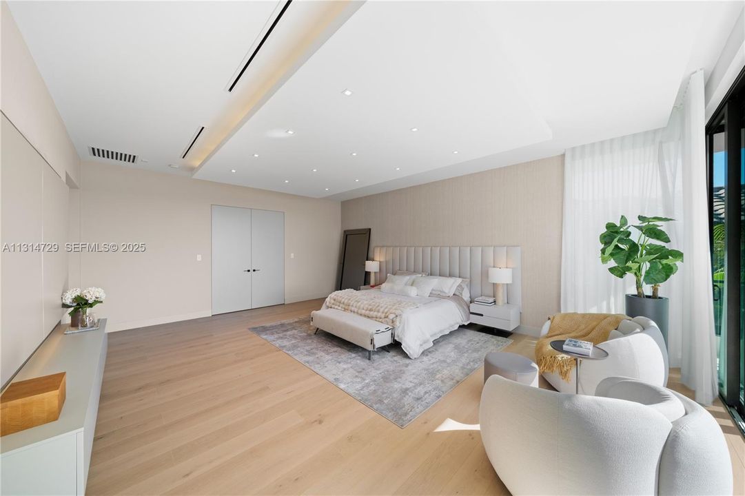 Active With Contract: $7,450,000 (5 beds, 5 baths, 5796 Square Feet)