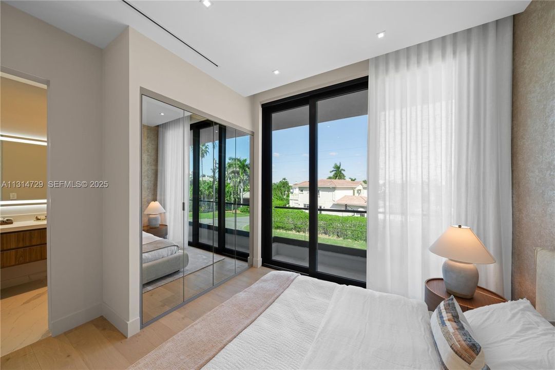 Active With Contract: $7,450,000 (5 beds, 5 baths, 5796 Square Feet)