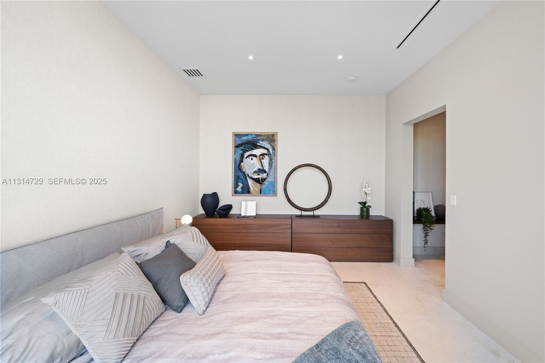Active With Contract: $7,450,000 (5 beds, 5 baths, 5796 Square Feet)