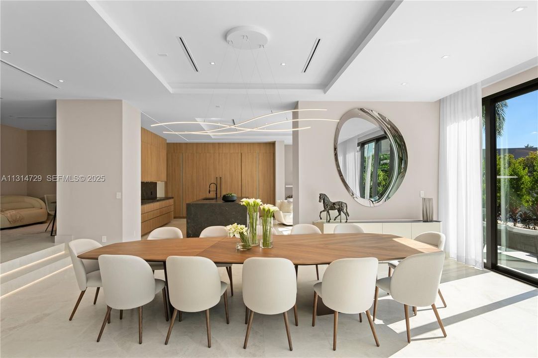Active With Contract: $7,450,000 (5 beds, 5 baths, 5796 Square Feet)