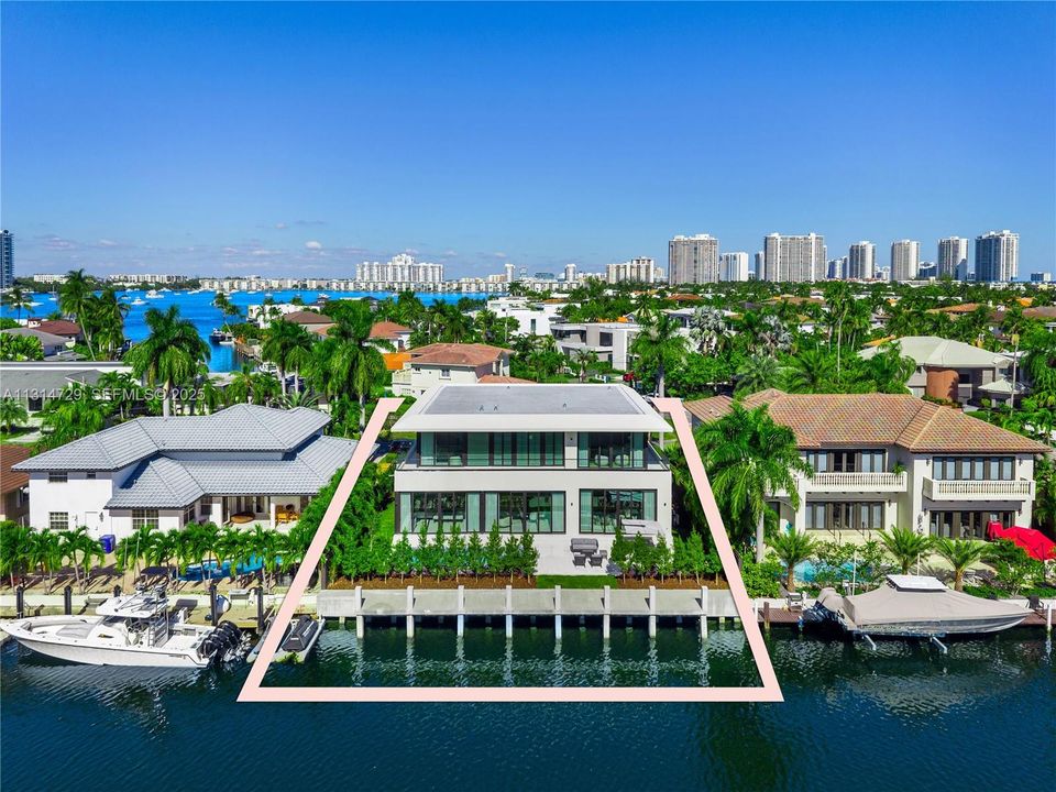 Active With Contract: $7,450,000 (5 beds, 5 baths, 5796 Square Feet)