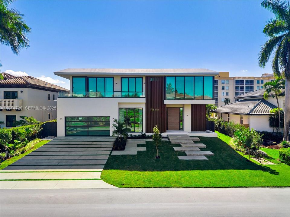 Active With Contract: $7,450,000 (5 beds, 5 baths, 5796 Square Feet)