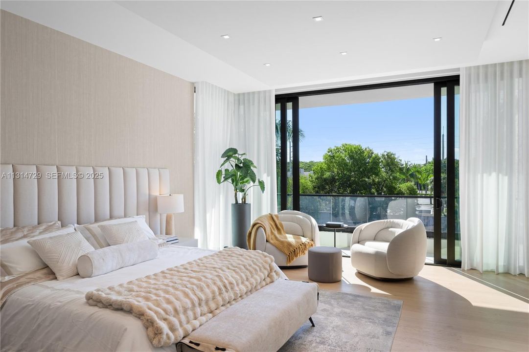 Active With Contract: $7,450,000 (5 beds, 5 baths, 5796 Square Feet)