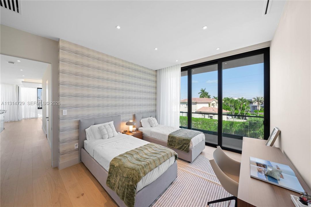 Active With Contract: $7,450,000 (5 beds, 5 baths, 5796 Square Feet)