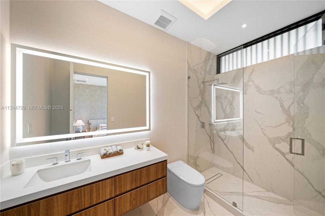 Active With Contract: $7,450,000 (5 beds, 5 baths, 5796 Square Feet)