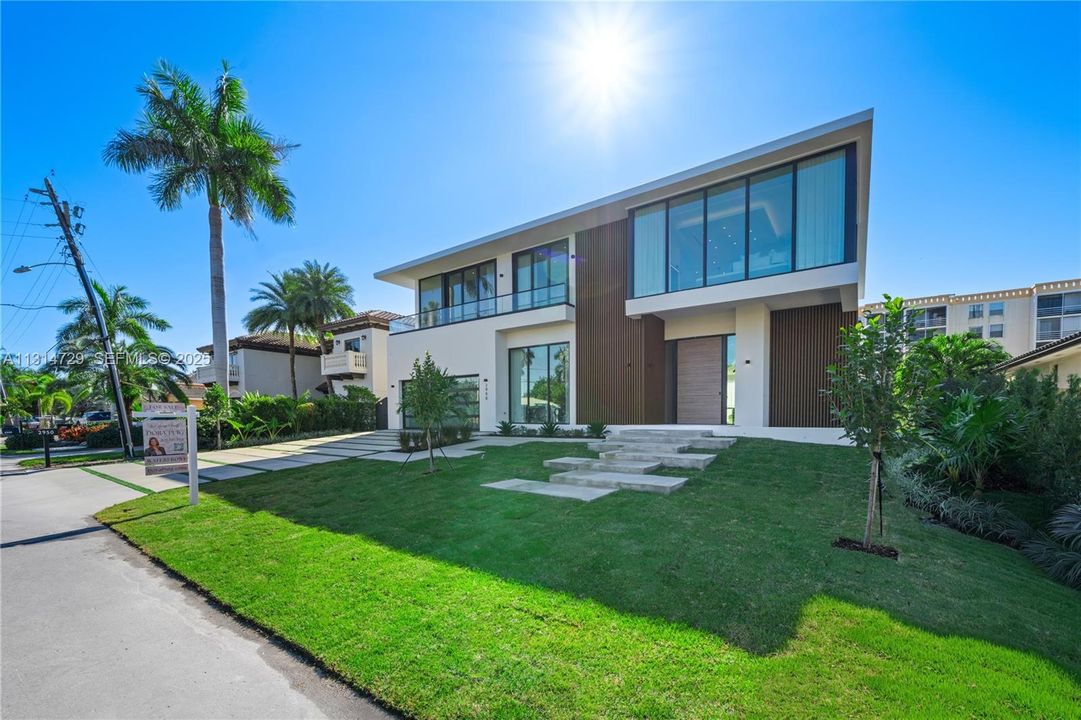 Active With Contract: $7,450,000 (5 beds, 5 baths, 5796 Square Feet)