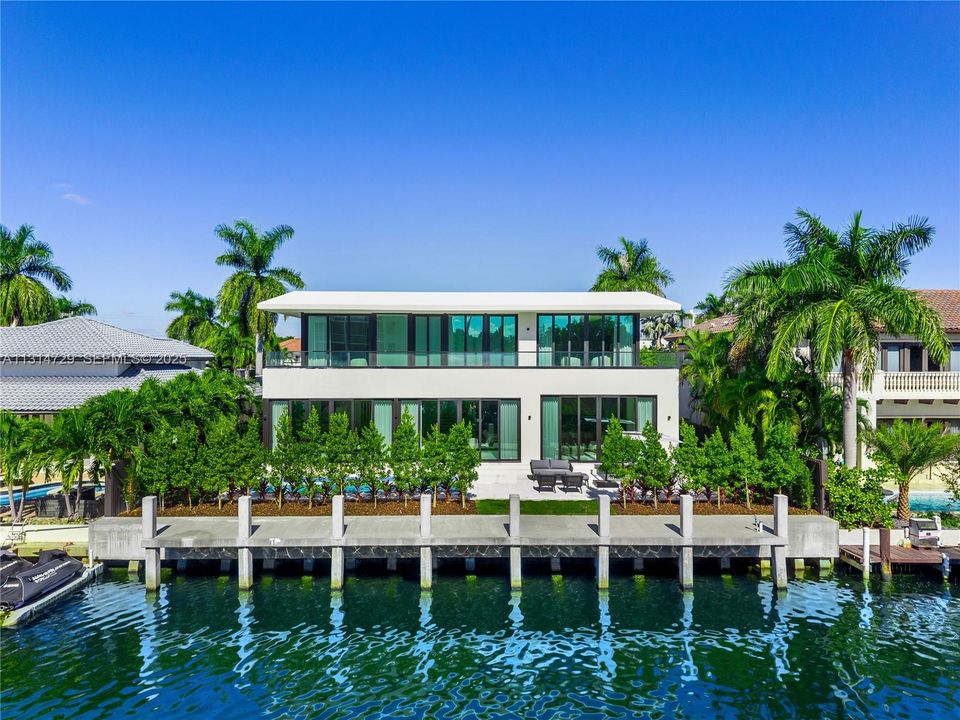 Active With Contract: $7,450,000 (5 beds, 5 baths, 5796 Square Feet)