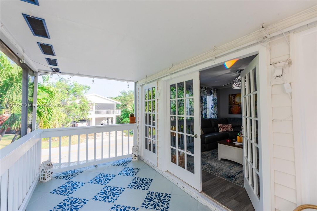 Recently Sold: $680,000 (3 beds, 2 baths, 1200 Square Feet)