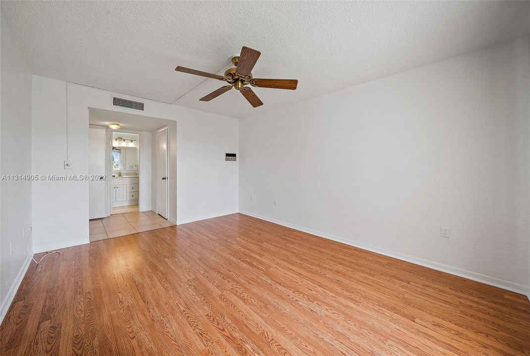 Vendido Recientemente: $154,000 (1 camas, 1 baños, 980 Pies cuadrados)