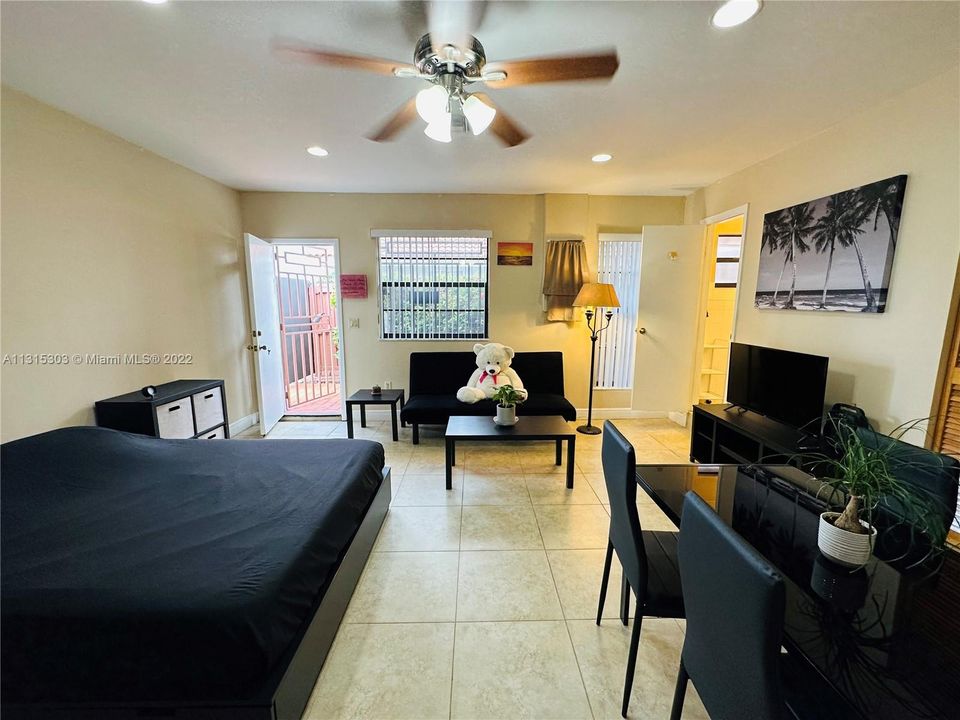 Recently Rented: $1,375 (0 beds, 1 baths, 400 Square Feet)