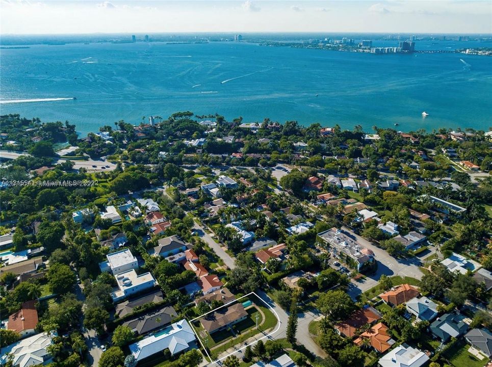 最近售出: $1,799,000 (8,385 平方英尺)