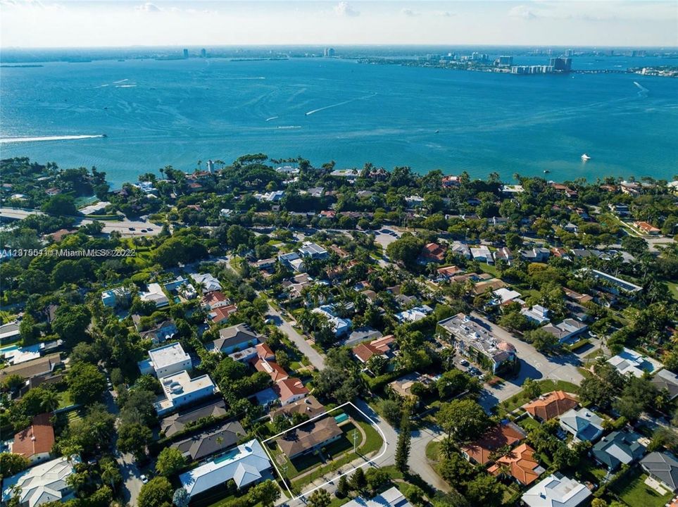 最近售出: $1,799,000 (8,385 平方英尺)