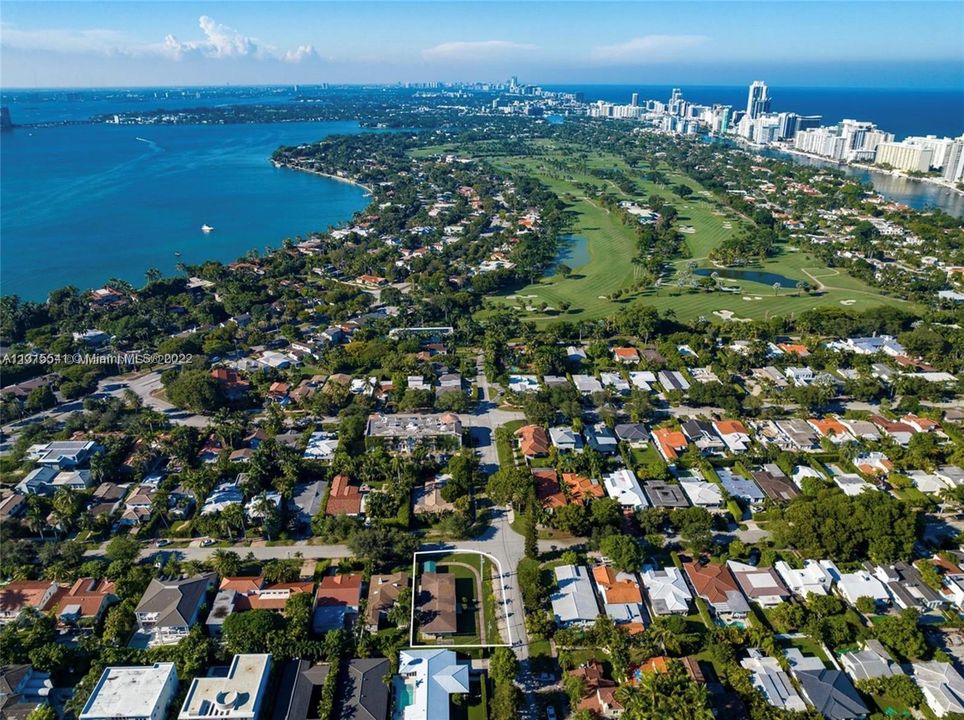 最近售出: $1,799,000 (8,385 平方英尺)