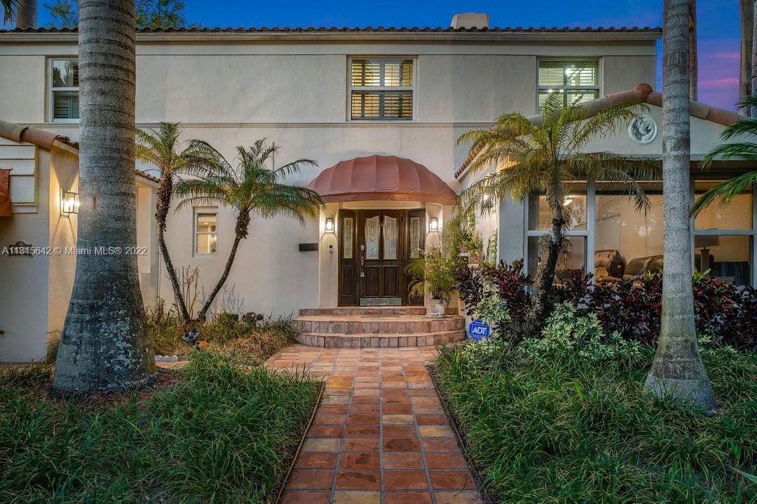 Recently Sold: $1,399,000 (5 beds, 3 baths, 3339 Square Feet)