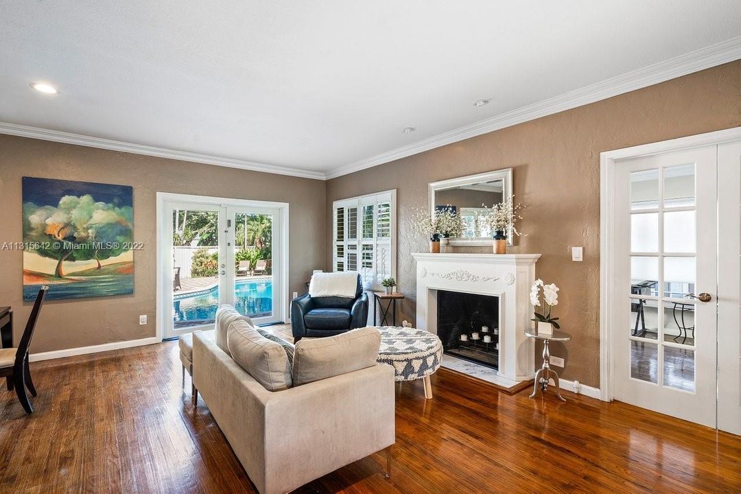 Recently Sold: $1,399,000 (5 beds, 3 baths, 3339 Square Feet)